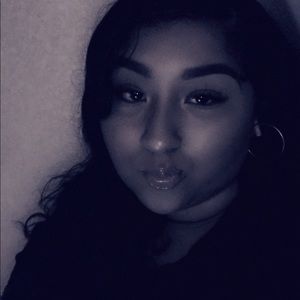 Meet your Posher, Lina